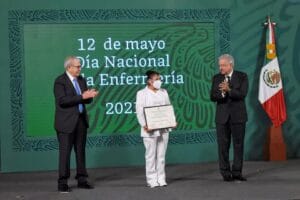 Reconocimiento María Suárez Vázquez - Dra. Guillermina Mendieta Morales