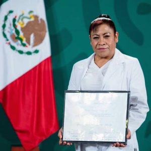 Reconocimiento María Suárez Vázquez - Dra. Guillermina Mendieta Morales